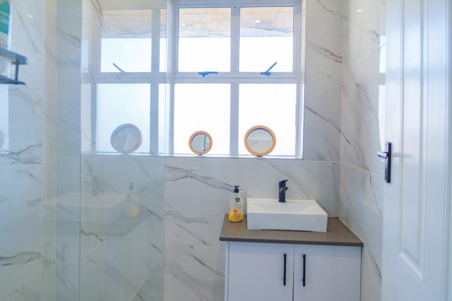 To Let 3 Bedroom Property for Rent in Sea Point Western Cape
